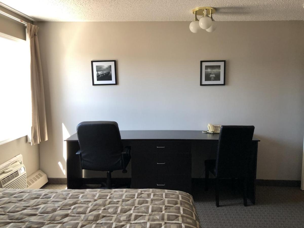 Arbour Ridge Inn & Suites Kindersley ภายนอก รูปภาพ