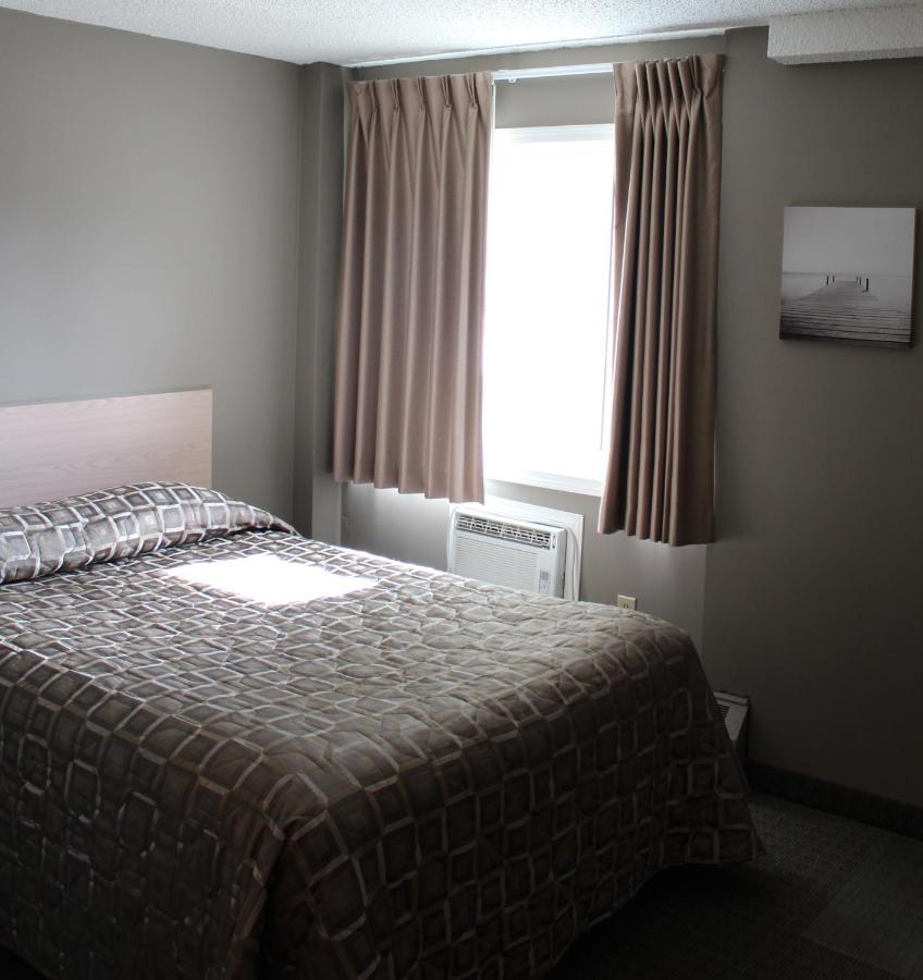 Arbour Ridge Inn & Suites Kindersley ภายนอก รูปภาพ