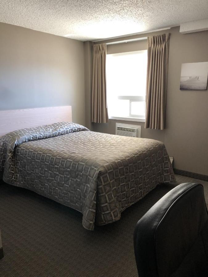 Arbour Ridge Inn & Suites Kindersley ภายนอก รูปภาพ